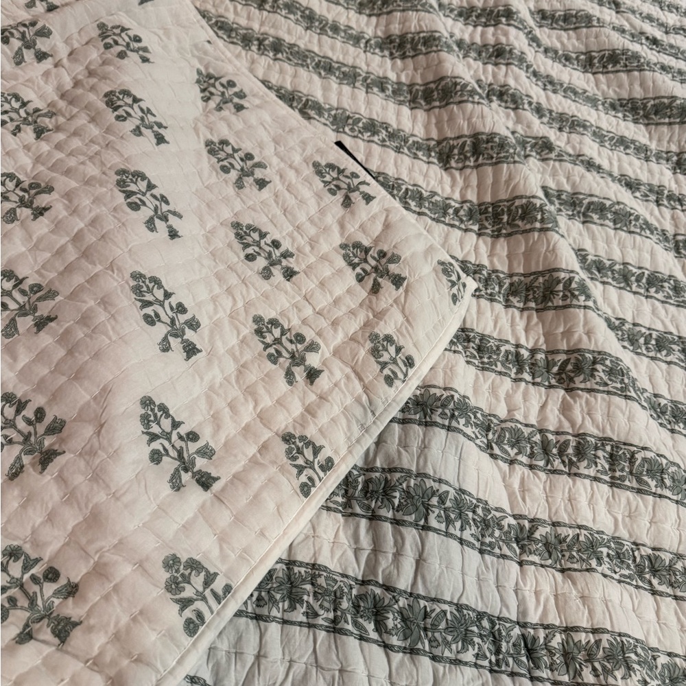 Rachel Zoe-Reversible Quilt w/ Two Large Pillows & 2 Standard Shams